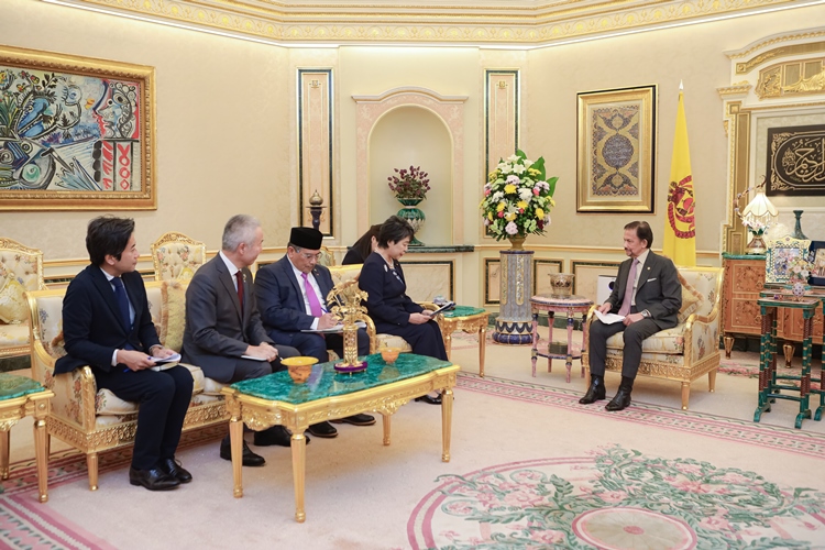 9 October 2023 - HIS MAJESTY THE SULTAN AND YANG DI-PERTUAN OF BRUNEI DARUSSALAM RECEIVES IN AUDIENCE HER EXCELLENCY MINISTER OF FOREIGN AFFAIRS OF JAPAN 