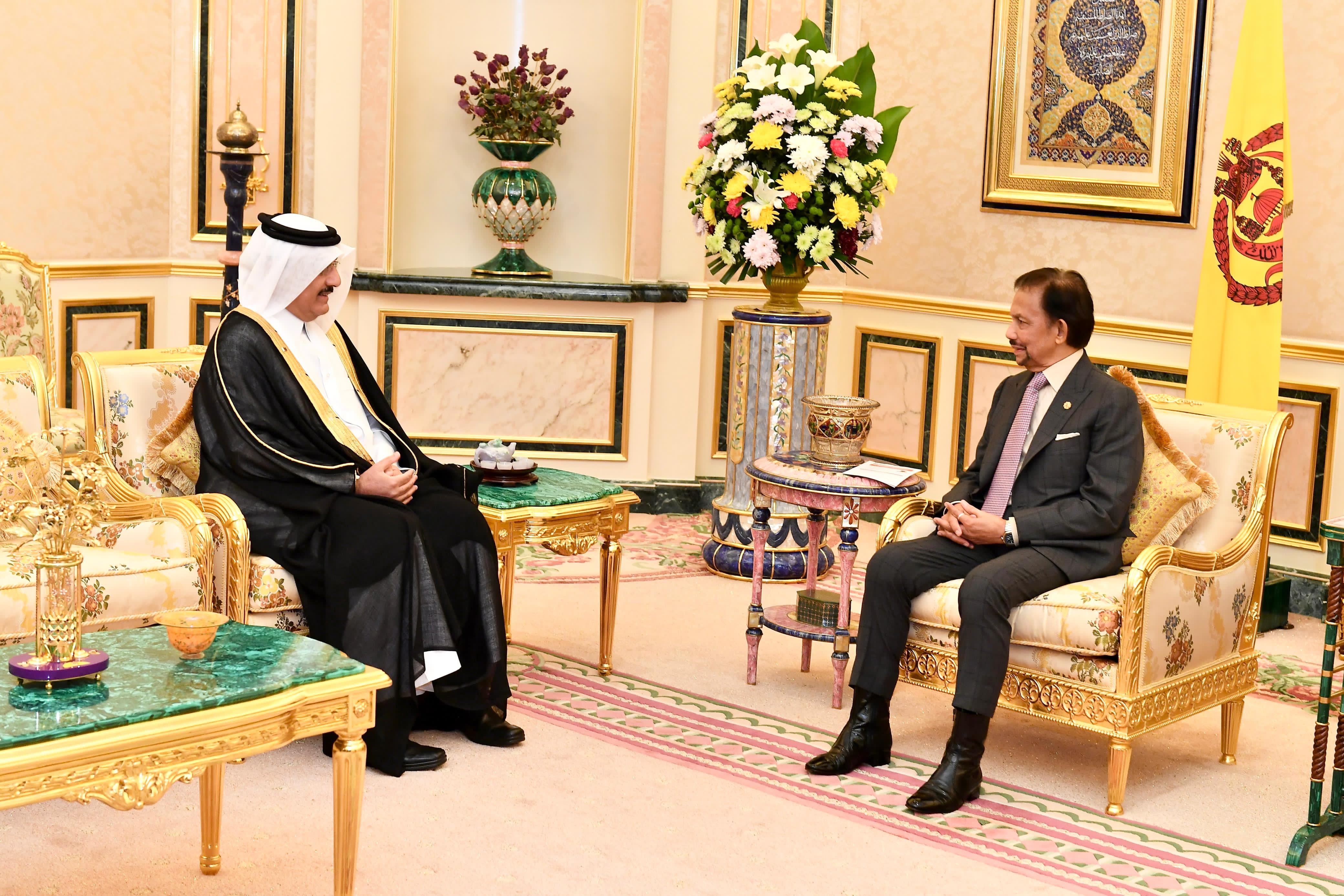 9 October 2023 HIS MAJESTY THE SULTAN AND YANG DI-PERTUAN OF BRUNEI DARUSSALAM RECEIVES OUTGOING AMBASSADOR EXTRAORDINARY AND PLENIPOTENTIARY OF QATAR TO BRUNEI DARUSSALAM