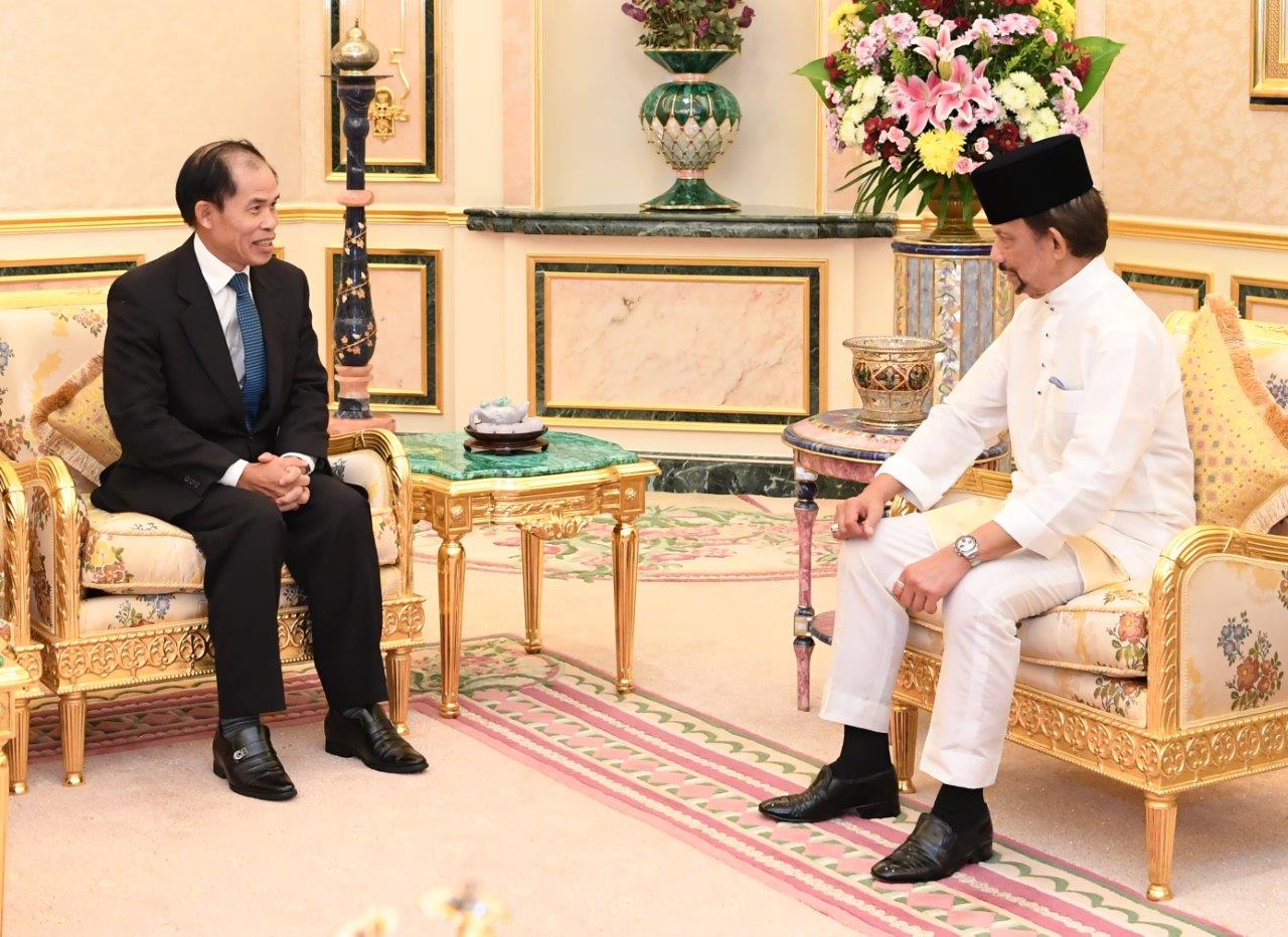 22 March 2023 - HIS MAJESTY THE SULTAN AND YANG DI-PERTUAN OF BRUNEI DARUSSALAM RECEIVES OUTGOING AMBASSADOR EXTRAORDINARY AND PLENIPOTENTIARY OF THE SOCIALIST REPUBLIC OF VIETNAM TO BRUNEI DARUSSALAM