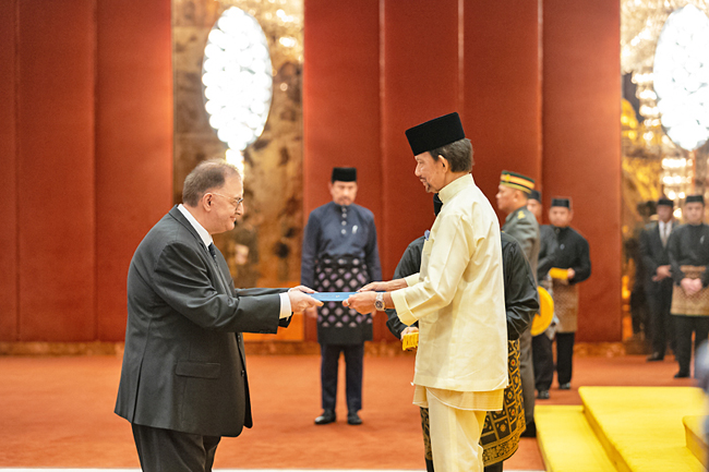 12 August 2023 - HIS MAJESTY THE SULTAN AND YANG DI-PERTUAN OF BRUNEI DARUSSALAM RECEIVES LETTERS OF CREDENCE FROM NON-RESIDENT FOREIGN ENVOYS TO BRUNEI DARUSSALAM 
